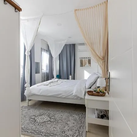 Central And Cozy Flat 3 Min To Beach In شقة بودروم